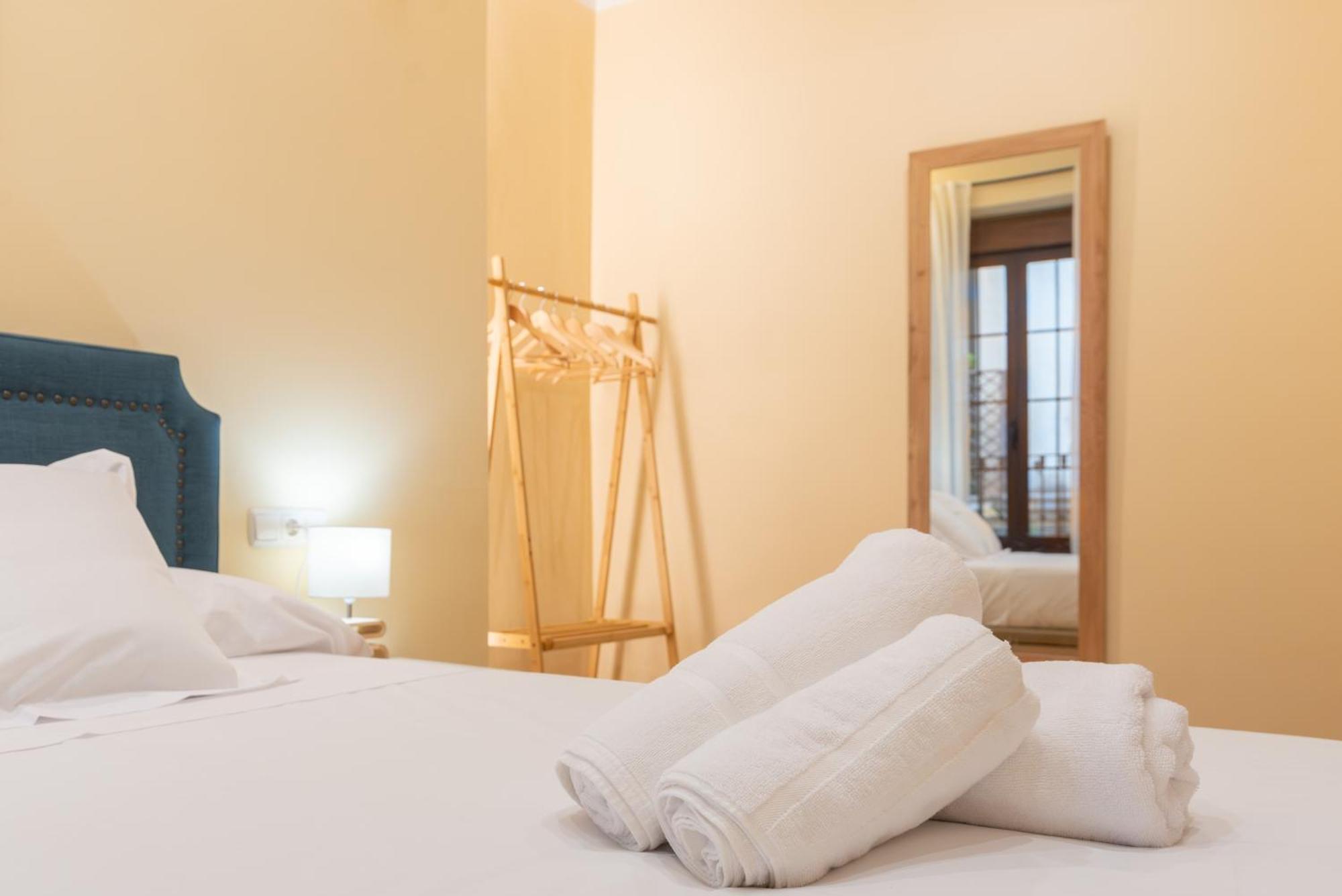 Apartamento Puerta De Cordoba- Exterior Con Balcones エクステリア 写真